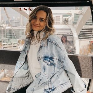 Meet your Posher, Claudia